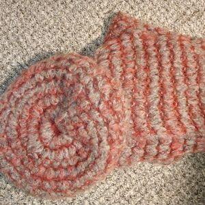 Redish hat and scarf matching set